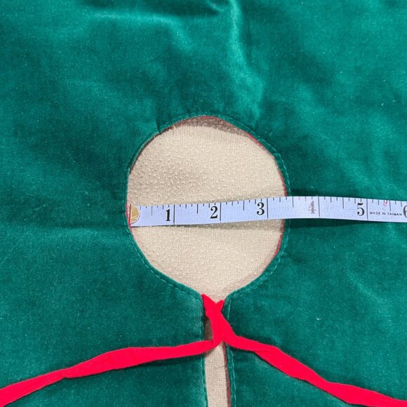 Vintage Christmas Tree Skirt Poinsettia Embroidery Green Red Velvet 40" Diameter - Picture 8 of 13